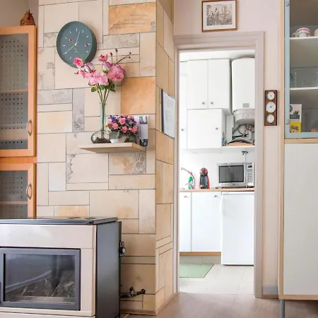 Snug In Close To Sea Apartment