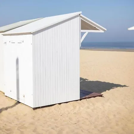Snug In Close To Sea